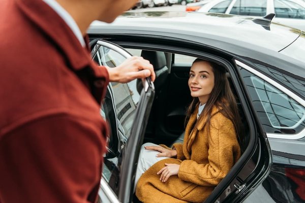 Chauffeurs de Taxi à Bordeaux : Professionnalisme et connaissance locale